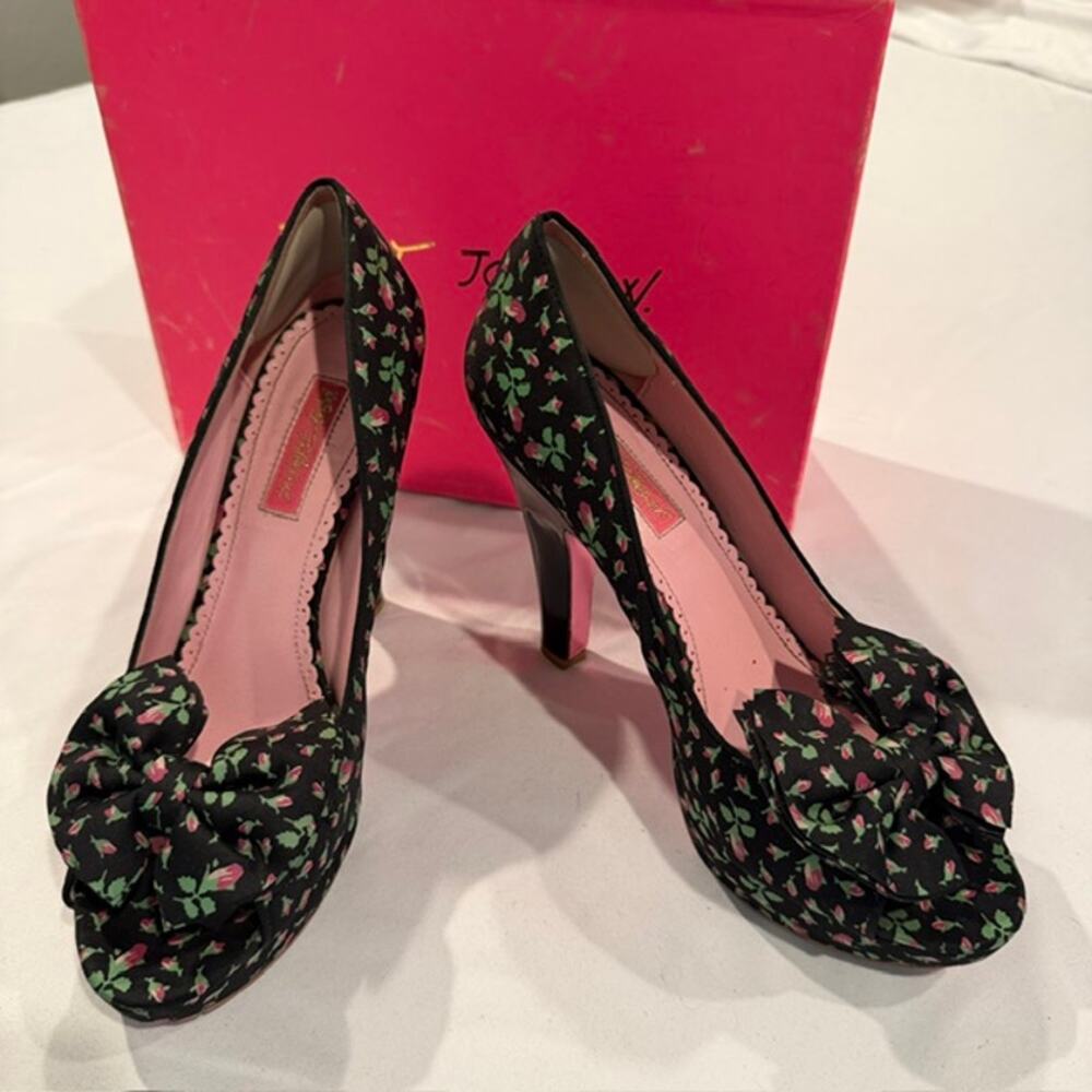 Betsey Johnson Damara Floral Bow Platform Heels – Size 9